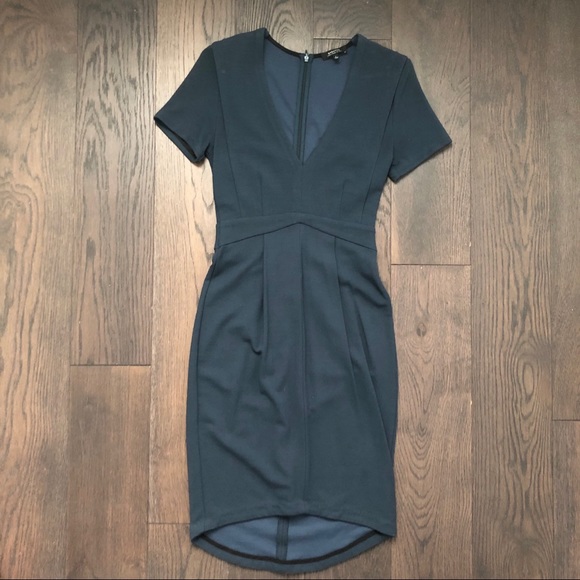 Babaton Dresses & Skirts - Aritzia- Babaton fitted dress